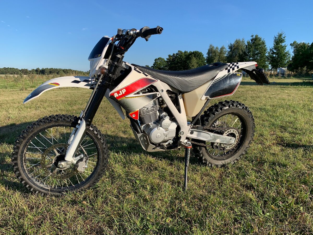 AJP PR3 240 Enduro
