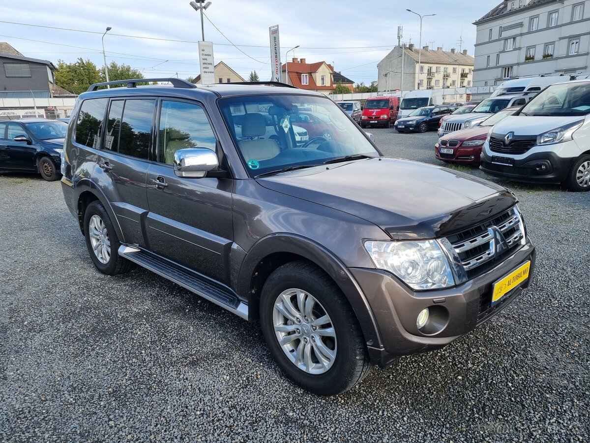 MITSUBISHI PAJERO 3.2DiD 147KW R.V.2012/7-MÍSTNÉ