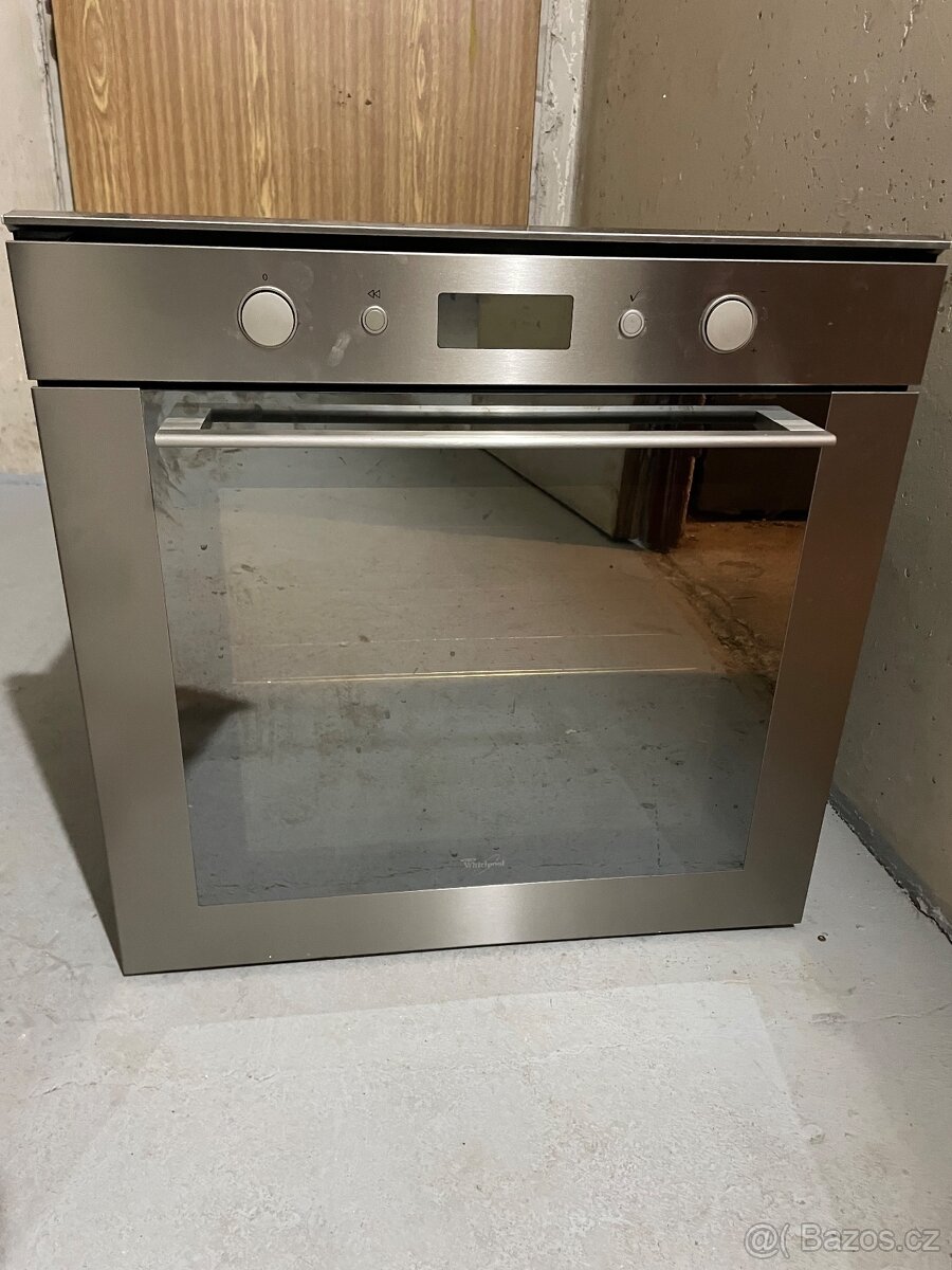 Vestavná trouba Whirlpool