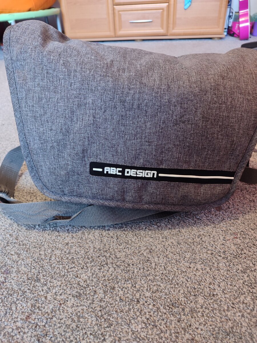 Taška ke kočárku,přebalovací podložky, papučky