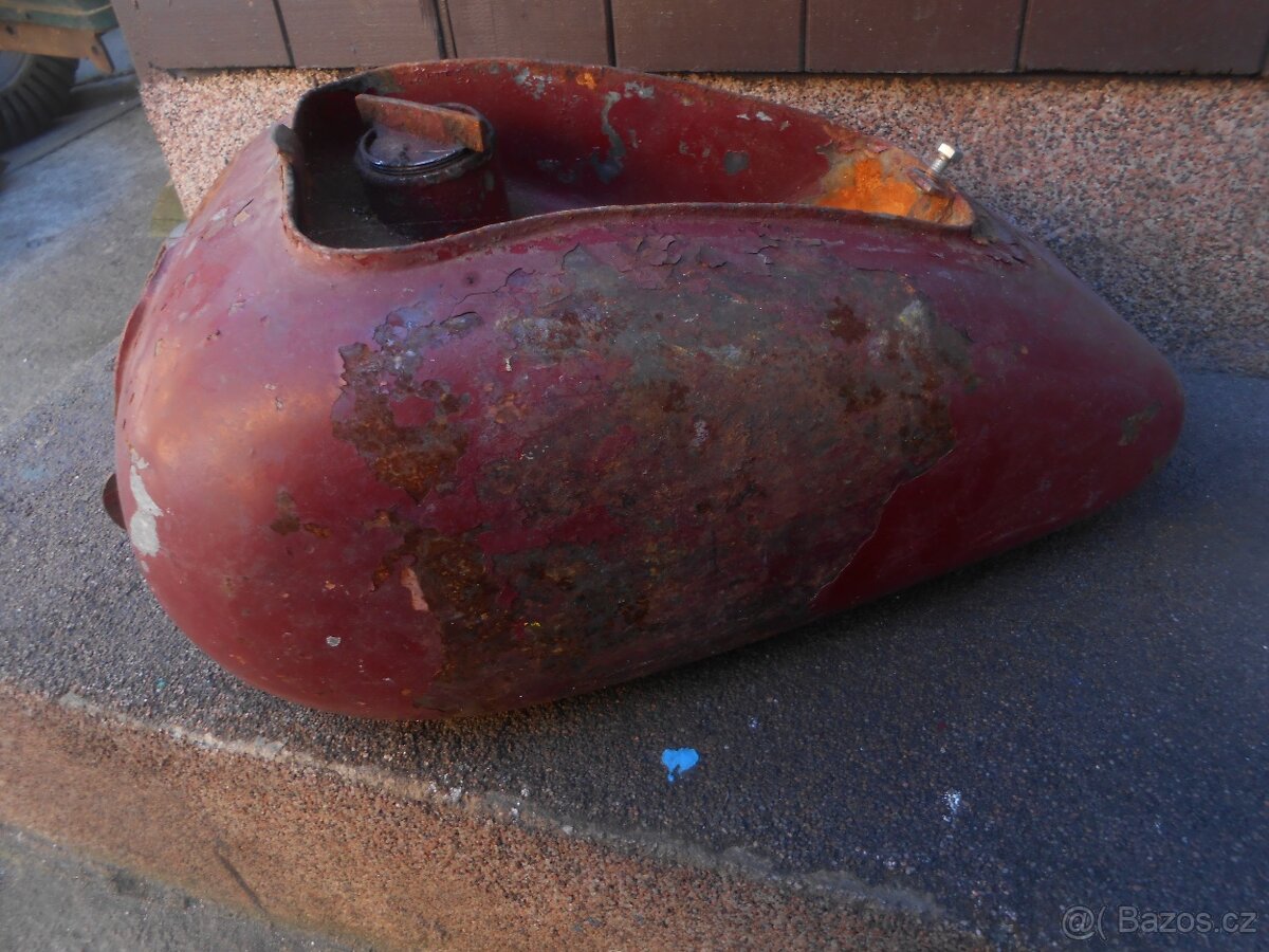 Prodám nádrž na Manet 90