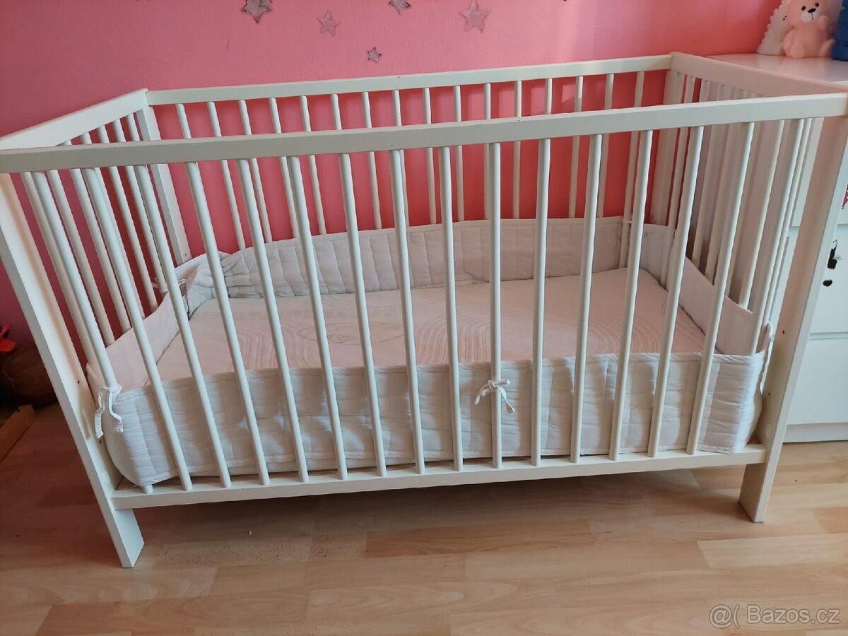 Dětská postýlka s matrací