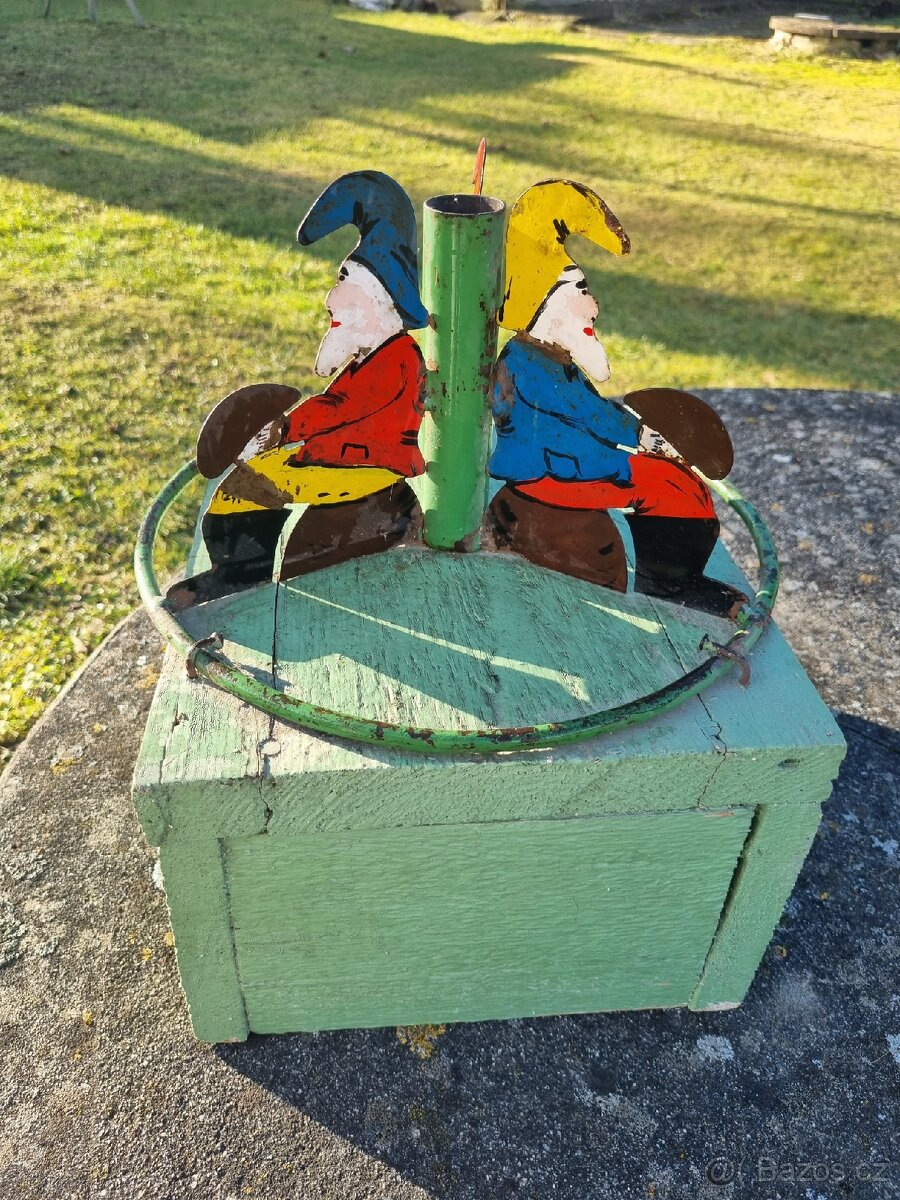 Starožitný stojan na vánoční stromeček