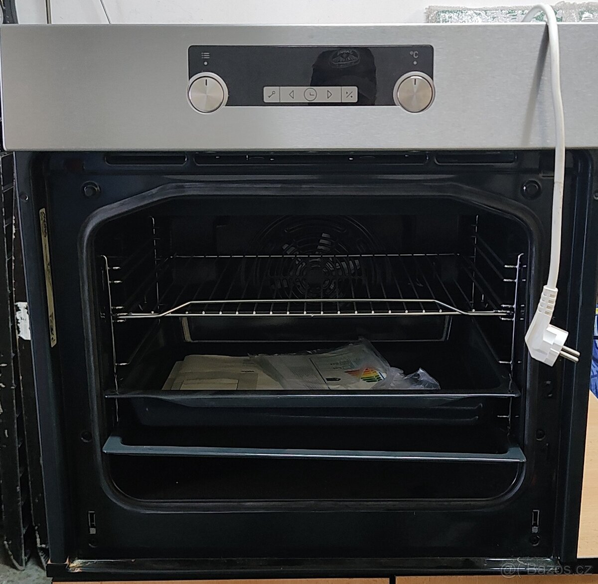 MORA EVP331-744M nová horkovzdušná vestavná trouba