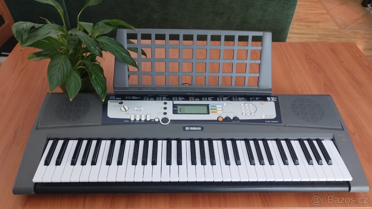 Klávesy Yamaha EZ200