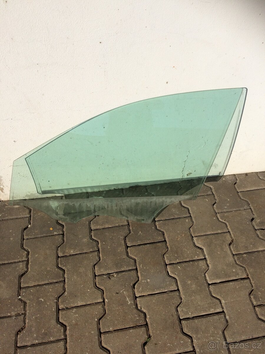 Mercedes E W213 přední levé okno