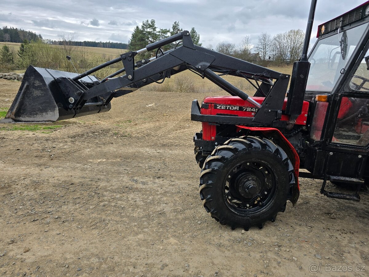 Čelní nakladač na traktor