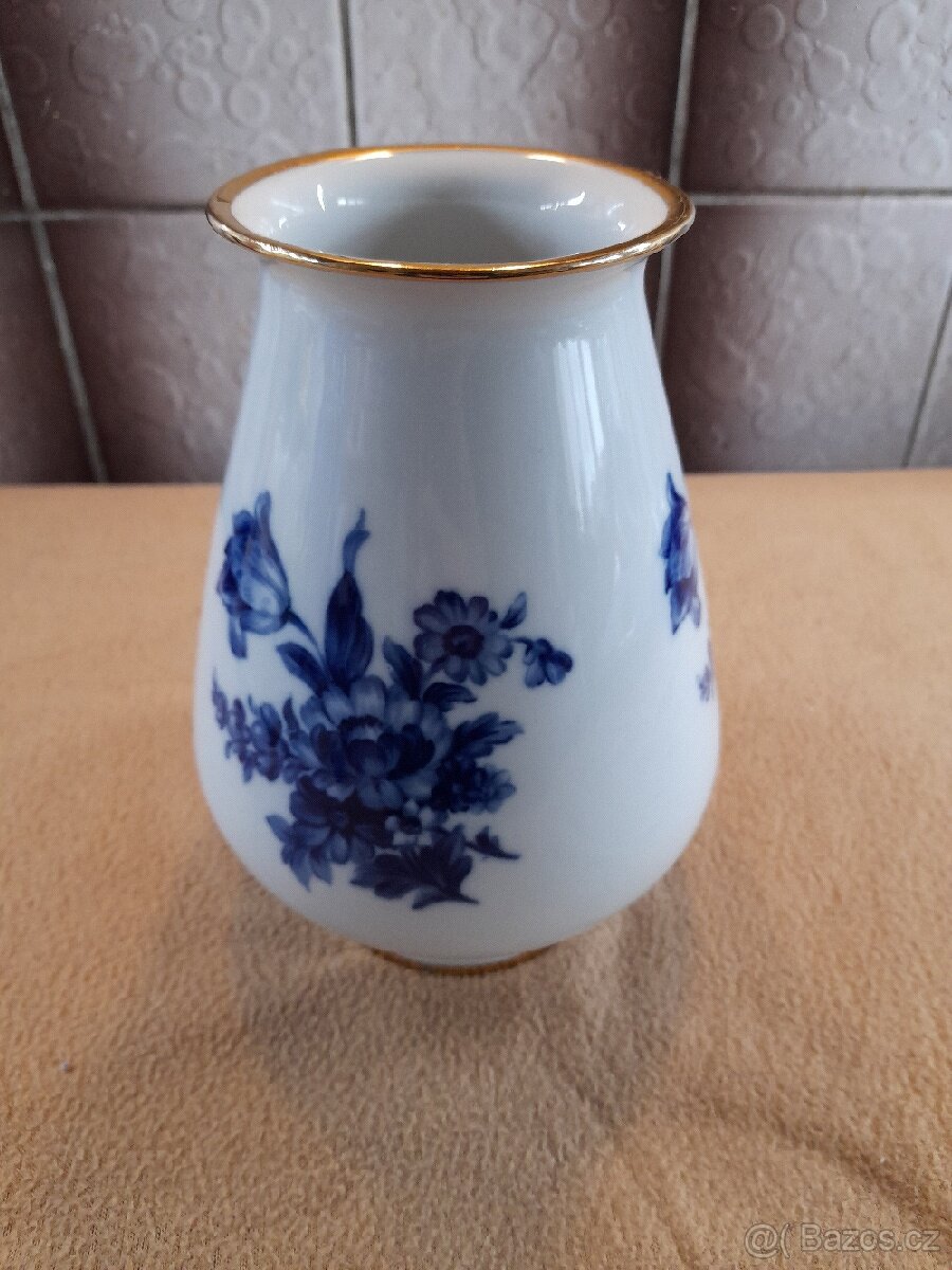 Porcelanova vaza Royal Dux
