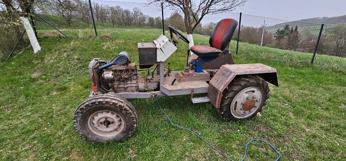 Nedokončený traktor domácí výroby