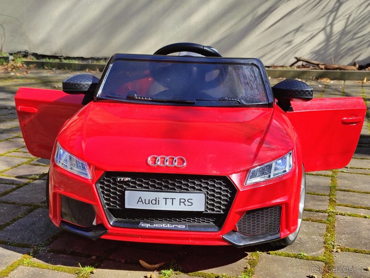 Autíčko Audi TT rs