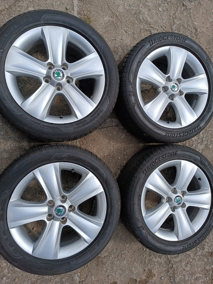 Škoda Yeti - originál alu 7x17 et45 + letní 225/50/17