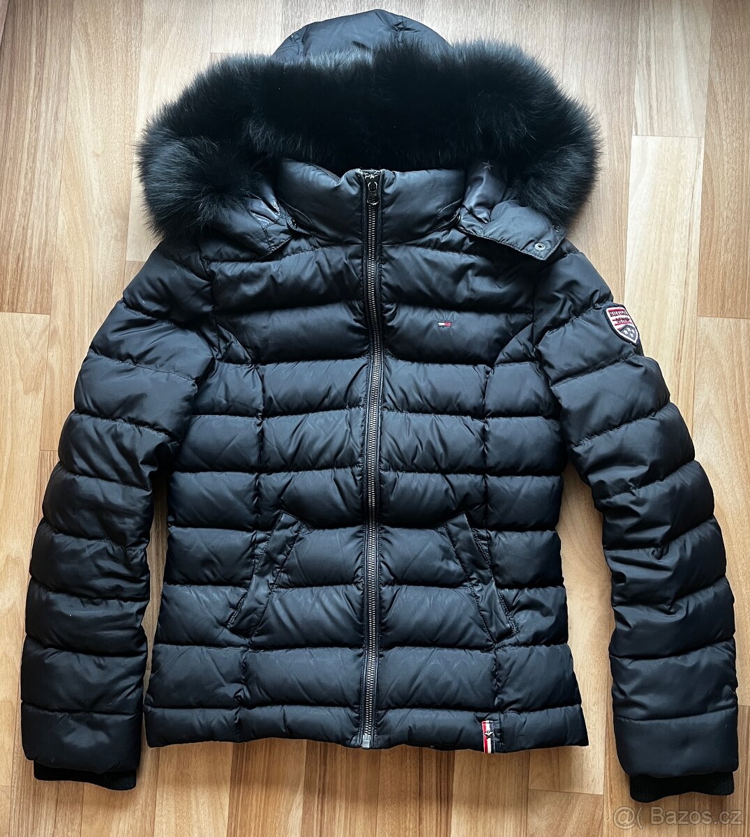 Krásná černá péřová zimní bunda Tommy Hilfiger XS