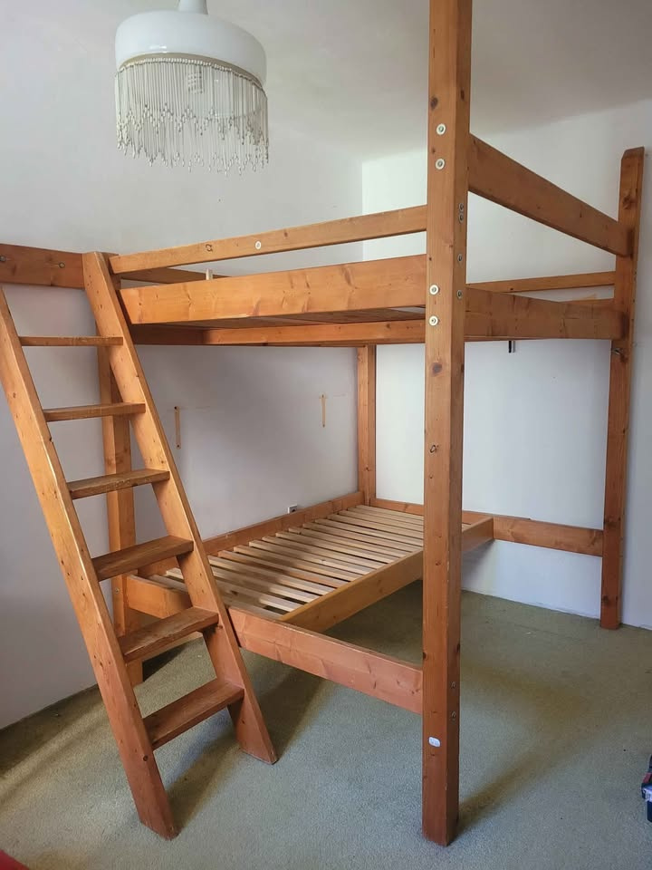 Patro Horní postel 160x200, dolní postel 90x200