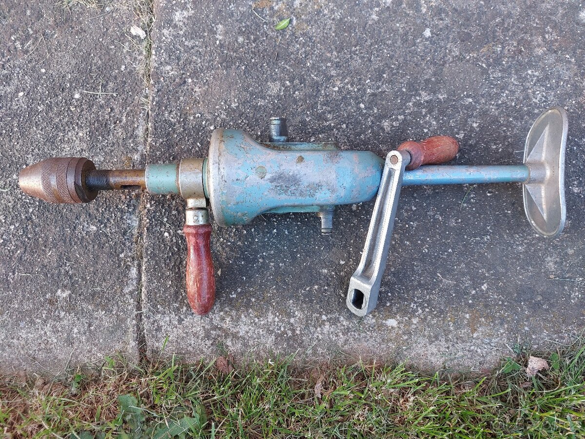 Retro:ruční vrtačka - Metalis, obří funkční žárovka 500 W
