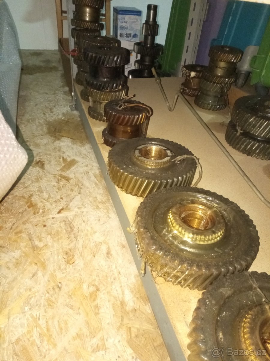 Massey Ferguson převodovka dynashift ruční brzda uzávěrka