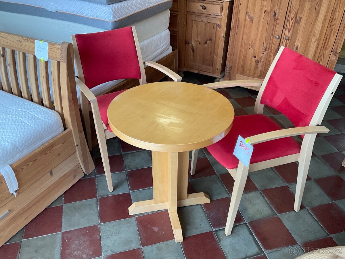Malý stolek s křesílky balkón Pergola