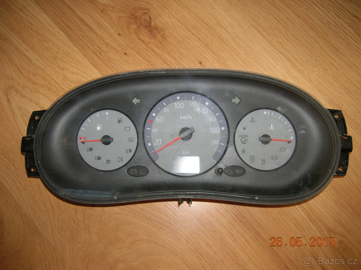 Renault Thalia - budíky a páčka