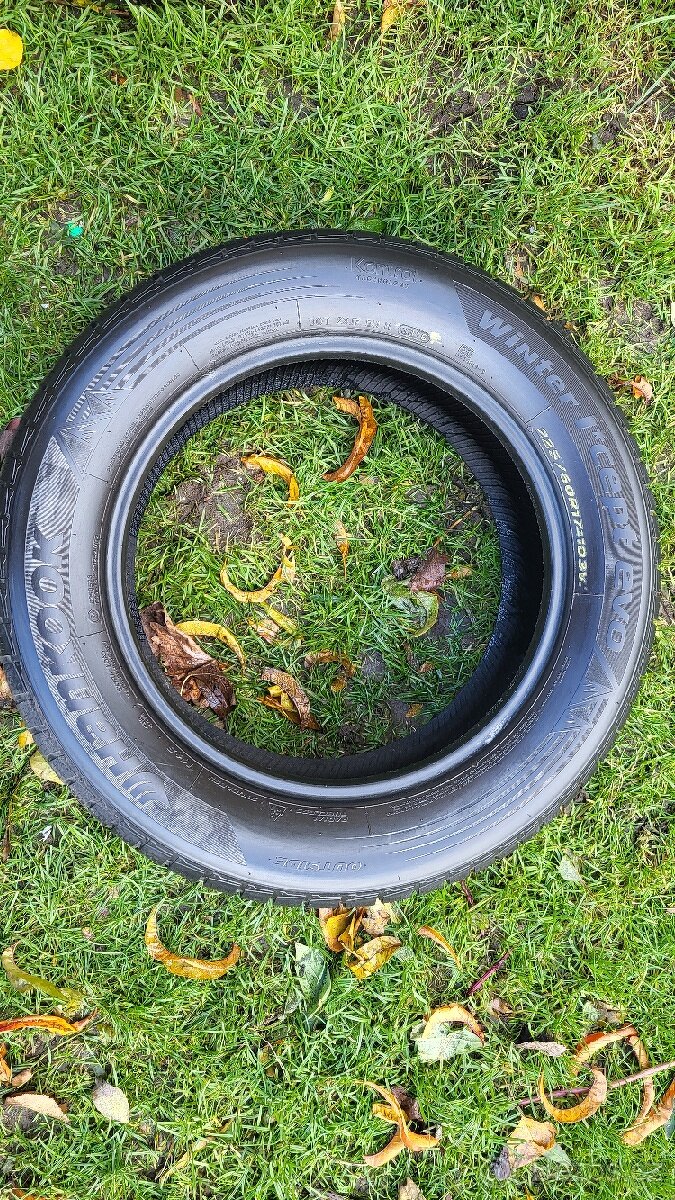 225/60 R17 Hankok 7mm zimni