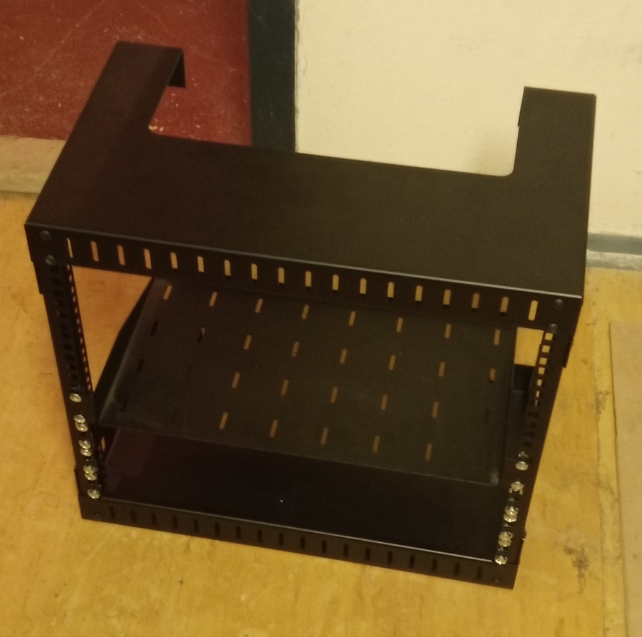 19" nástěnný rack 8U