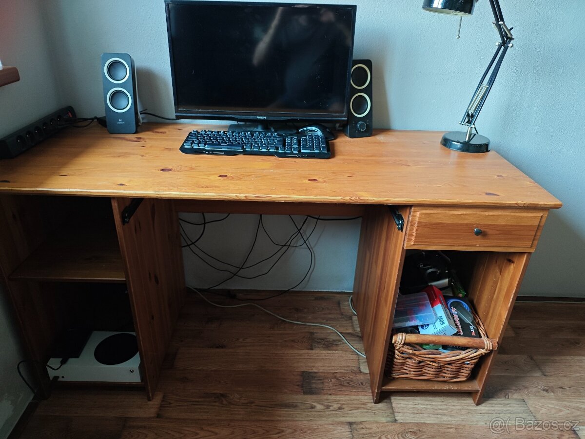 MASIVNÍ STŮL IKEA LESKVIK