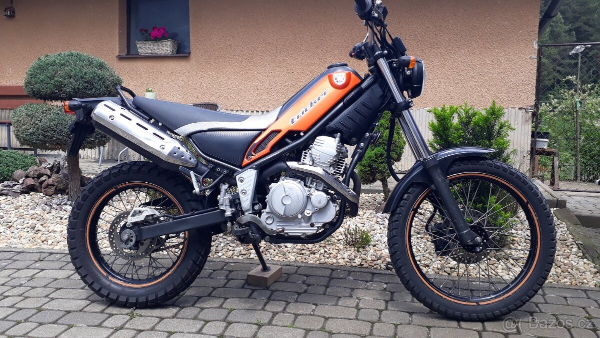 Yamaha XG 250 Tricker