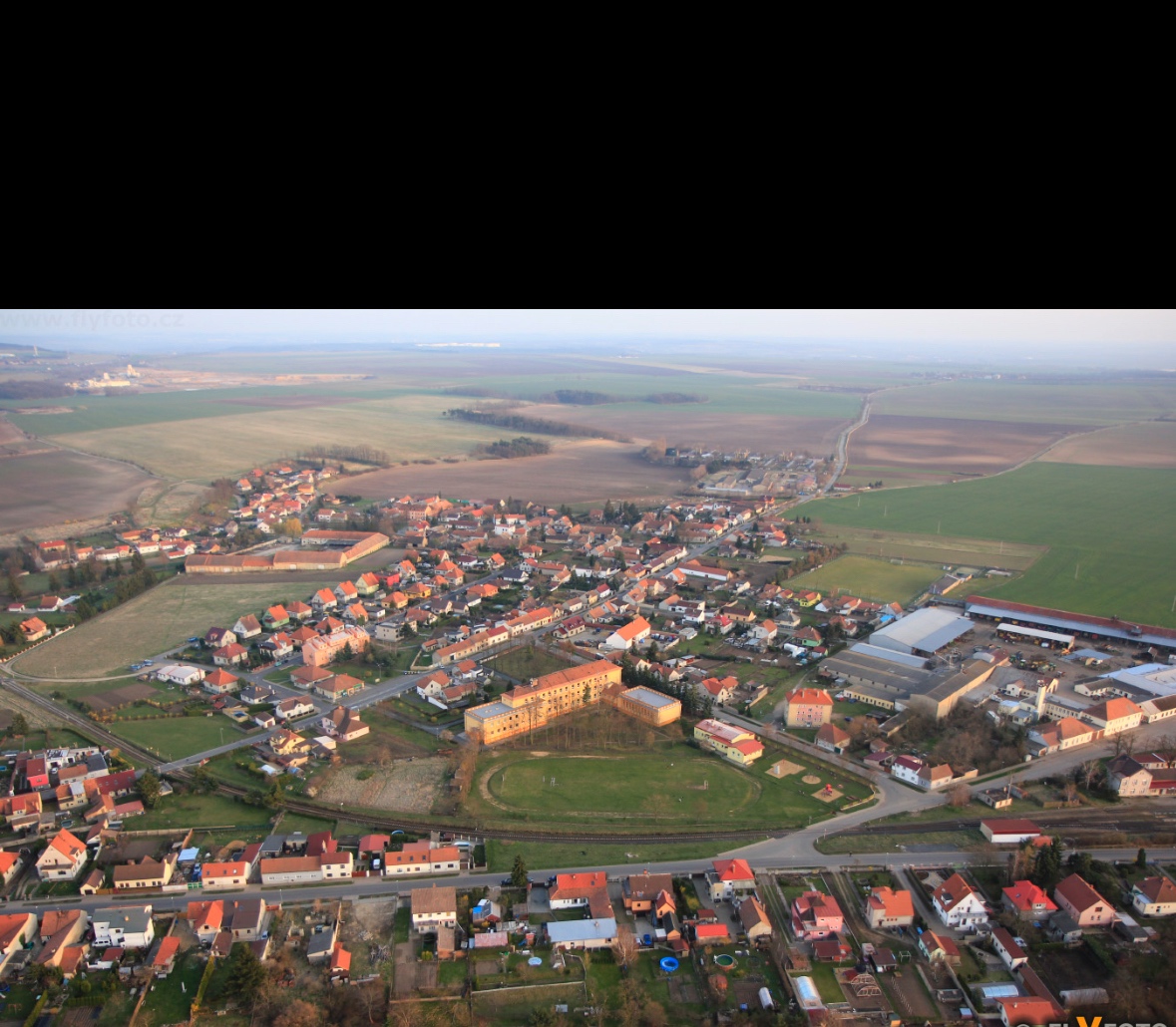 Investiční stavební pozemek 4 200 m² – Straškov