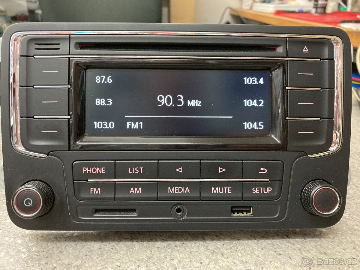 Autorádio RCN 210