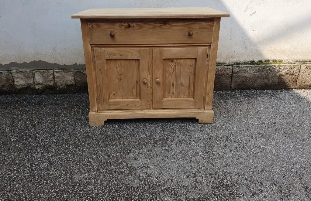 STAROŽITNÝ SPODEK SKŘÍNKA PO RENOVACI