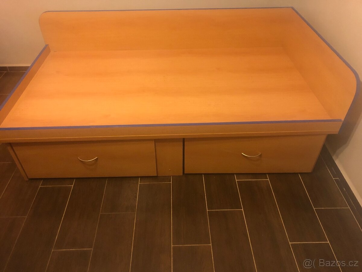 Prodám postel s úložným prostorem