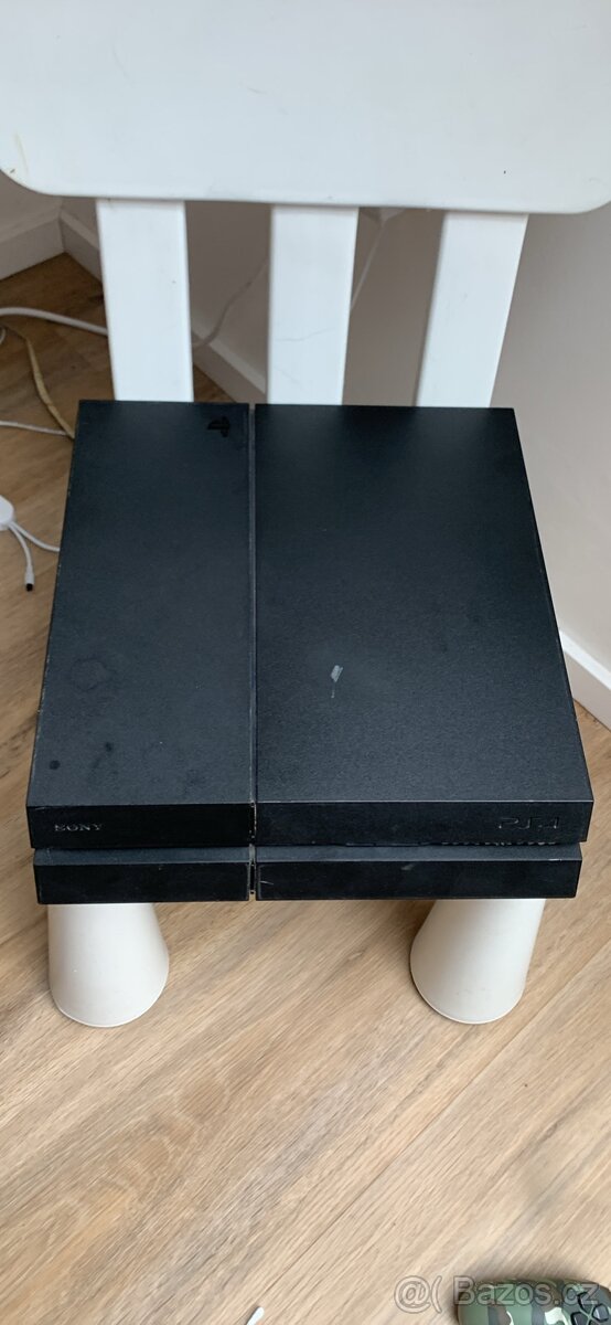 PS 4 Slim 500gb, 2x ovladače, 6 her