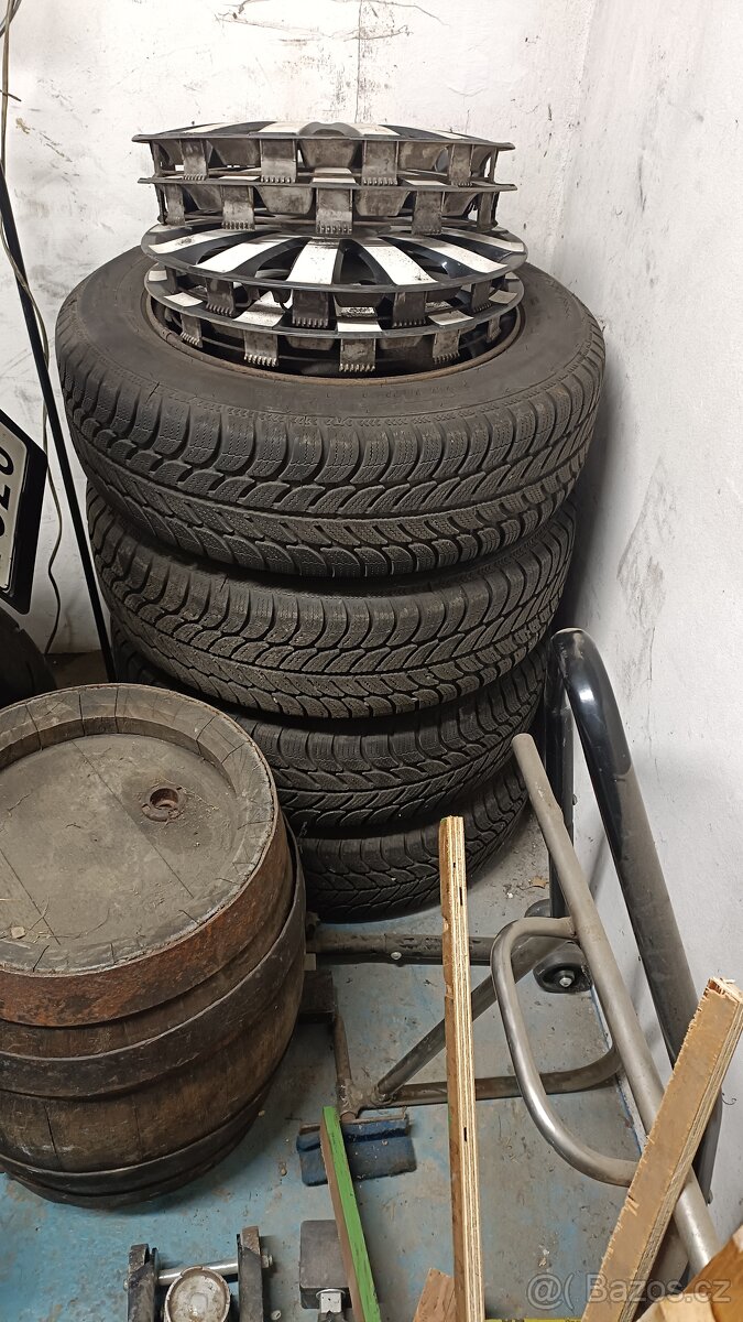Prodám zimní kola R 15