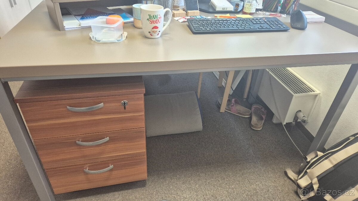 Pracovní stůl