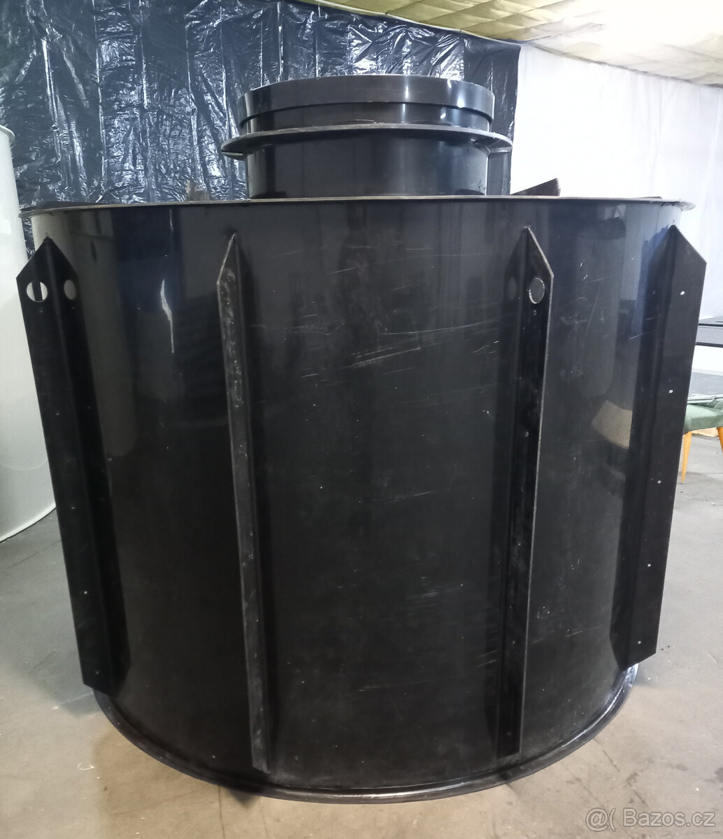 Retenční nádrž na vodu/jímka k obetonování - 3 m3