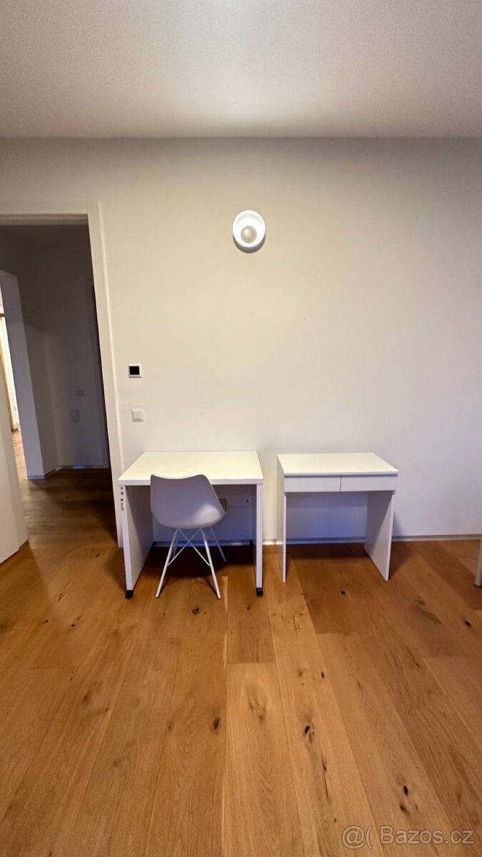 Pracovni stul +sidle