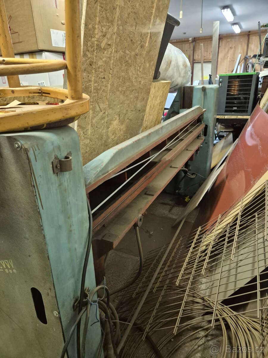 Ohybačka hydraulická na plech