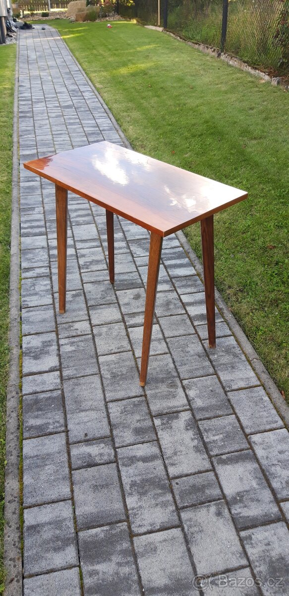 Konferenční stolek