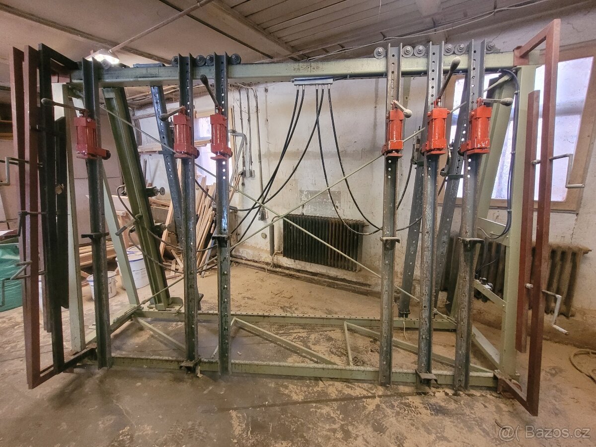 Lis na rámy a spárovky