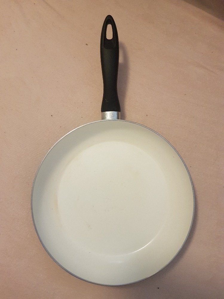 Hliníková keramická pánev