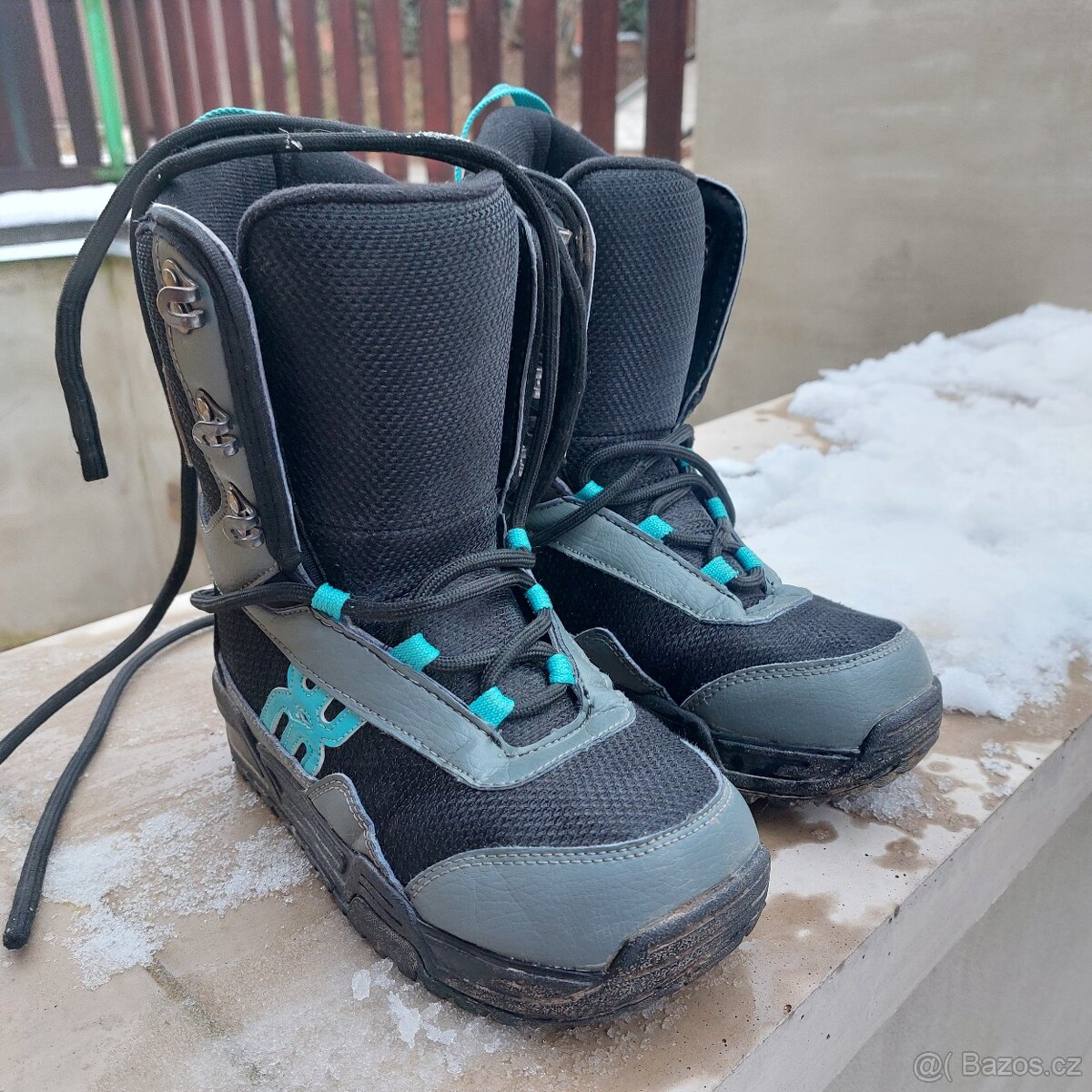 Boty na snowboard velikost 33