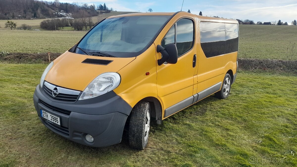 Opel vivaro 9 míst rok 2014