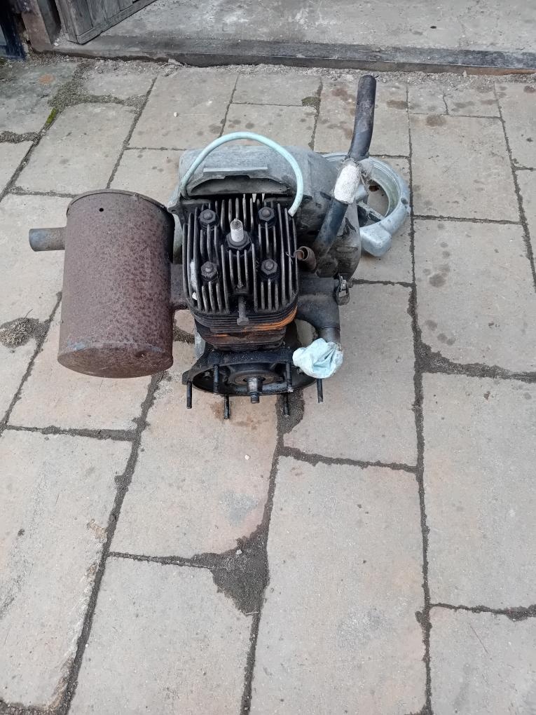 Motor ze sekačky