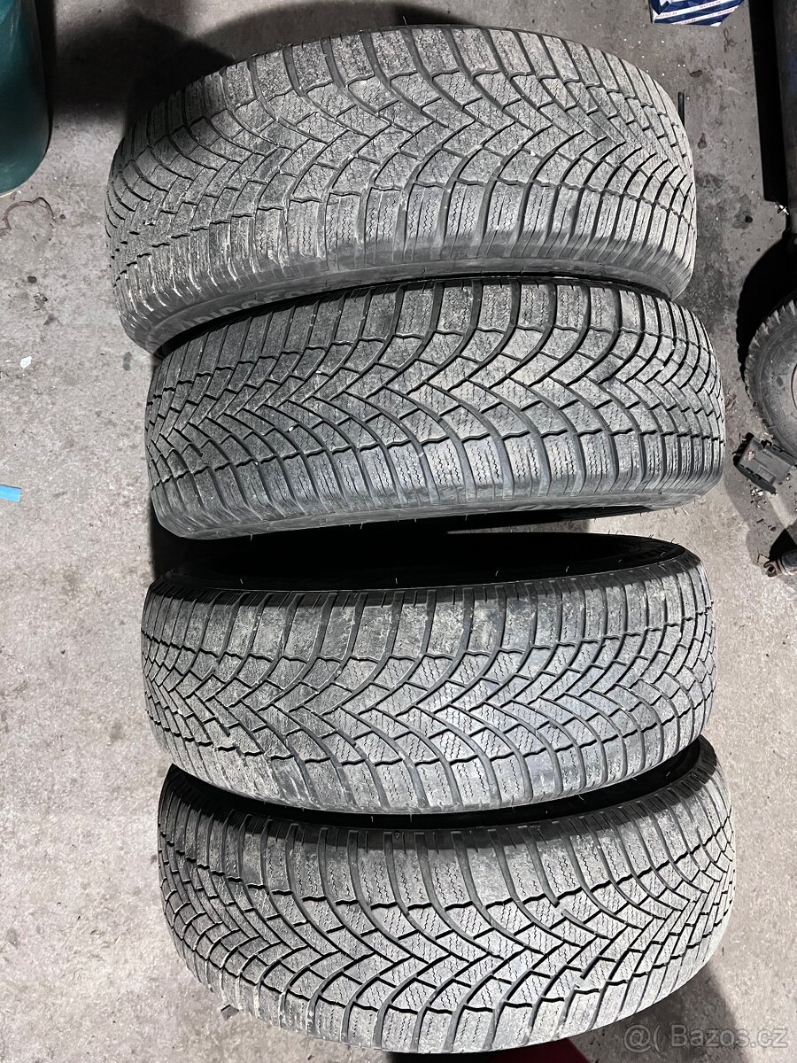Zimní Bridgestone 215/65 R17