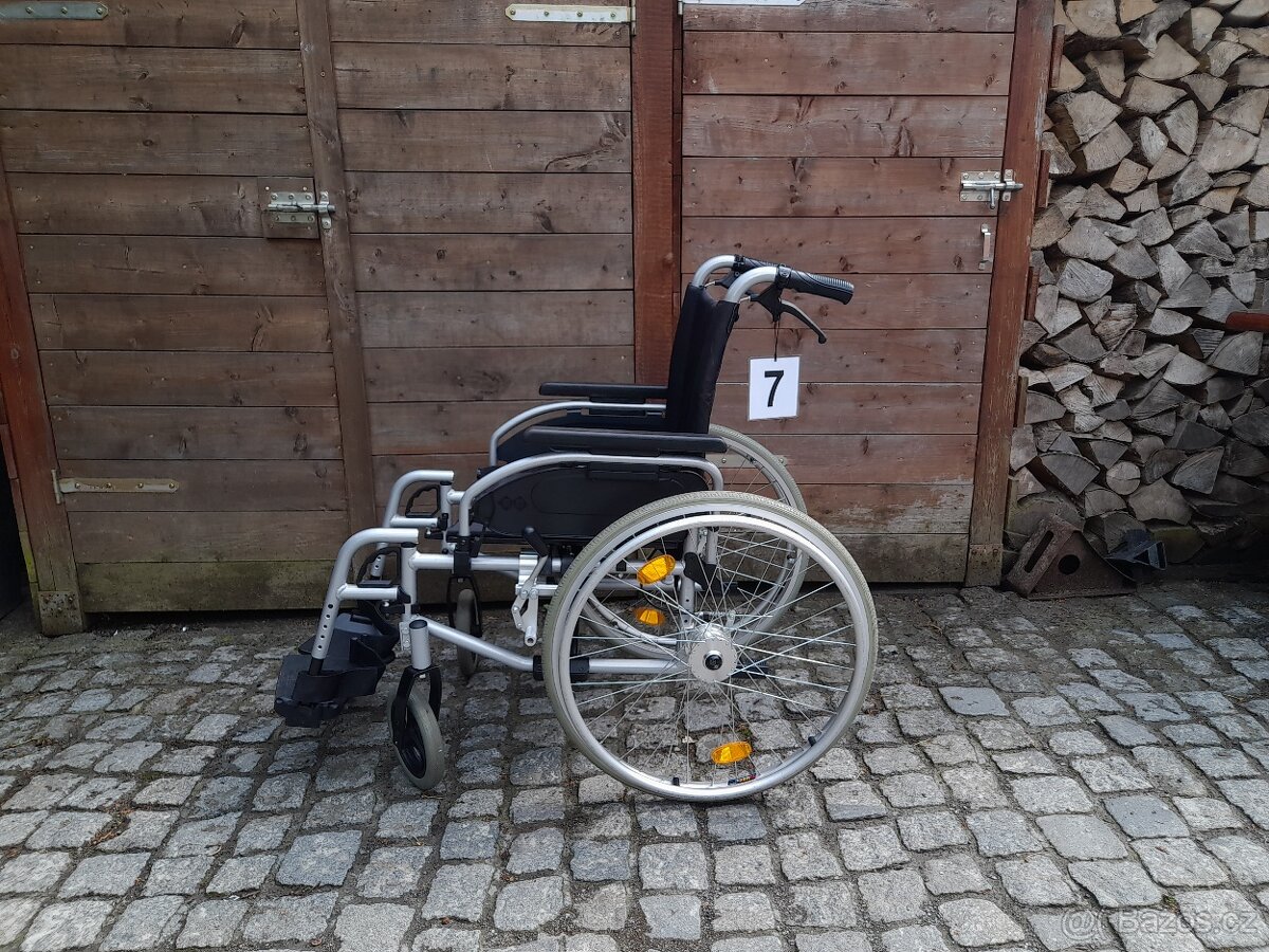 Invalidní vozík B+B