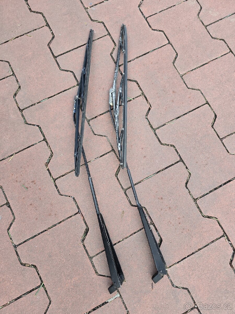 Stěrače na Tatru 613