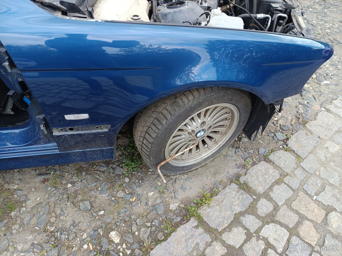 BMW E39 přední blatníky ,dveře topas BLAU