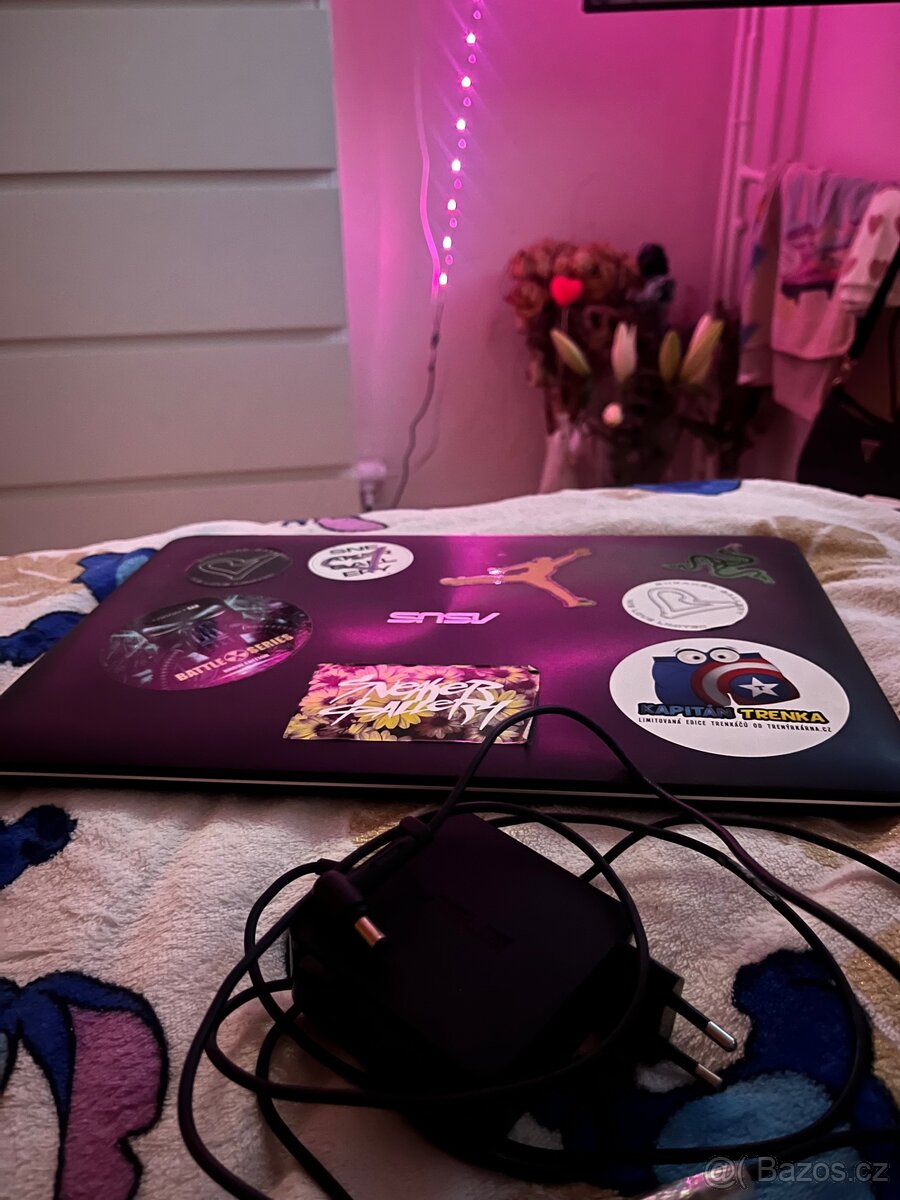 Asus Černo-Stříbrný X555L Notebook