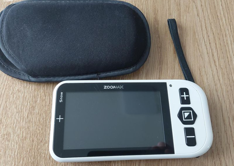 Zoomax Snow - přenosná elektronická čtecí lupa