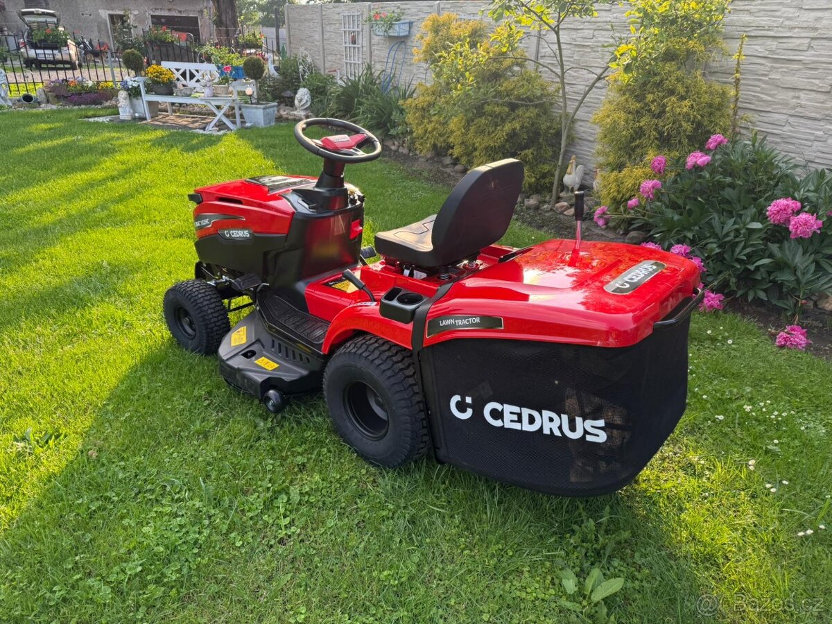 Zahradní traktůrek cedrus totožné stiga