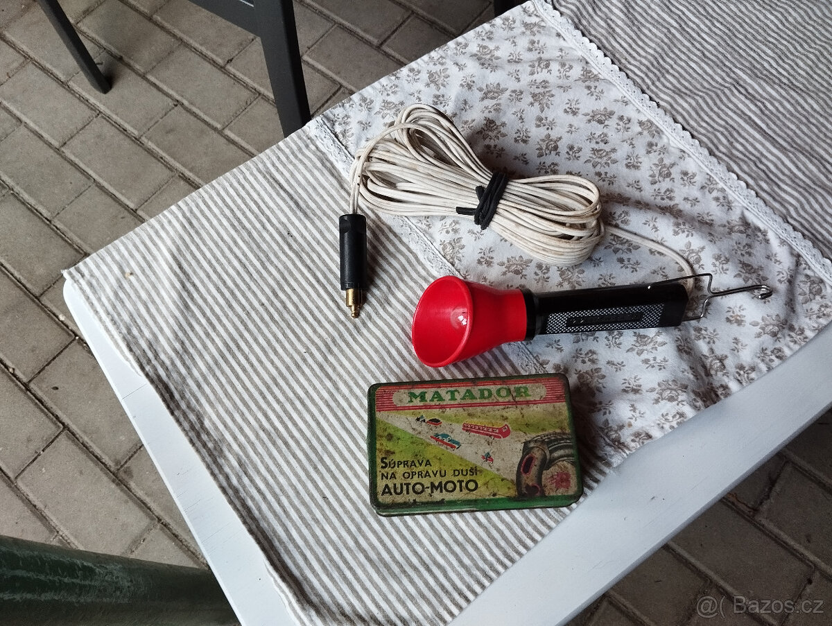 Autopřenoska Pal+plechová krabička Matador,svítilna,Škoda