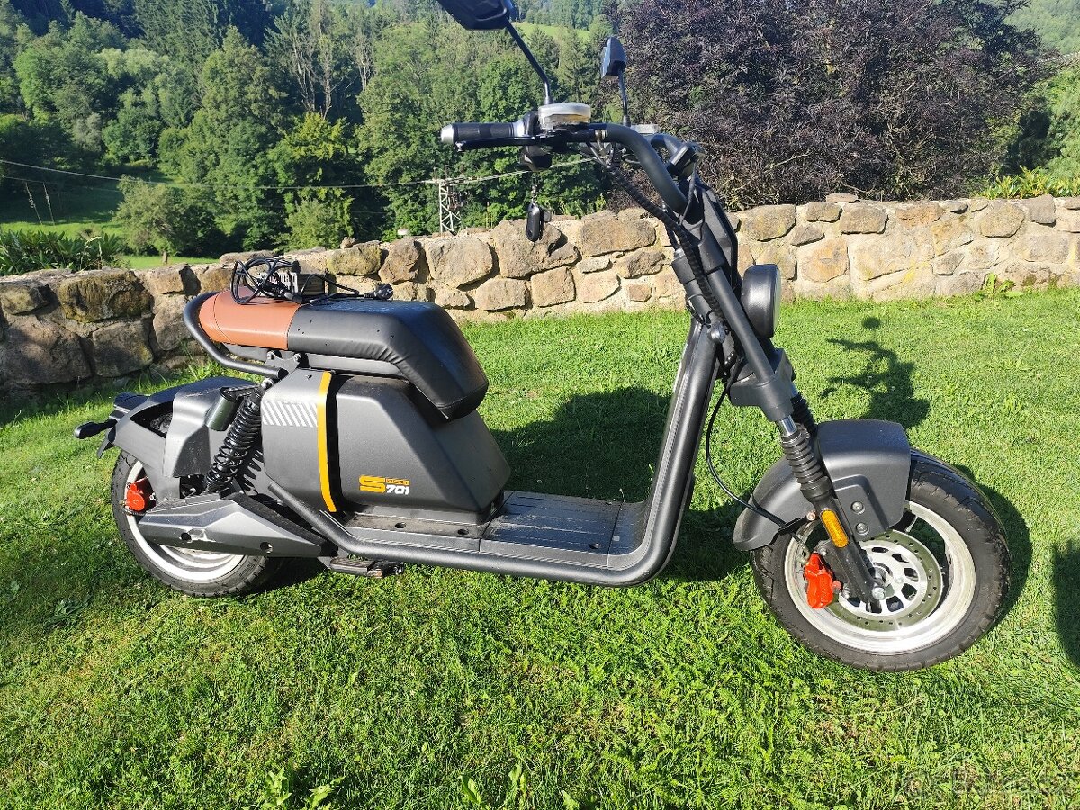Elektrokoloběžka Leramotors SCOOTERS C7 plus 3000W